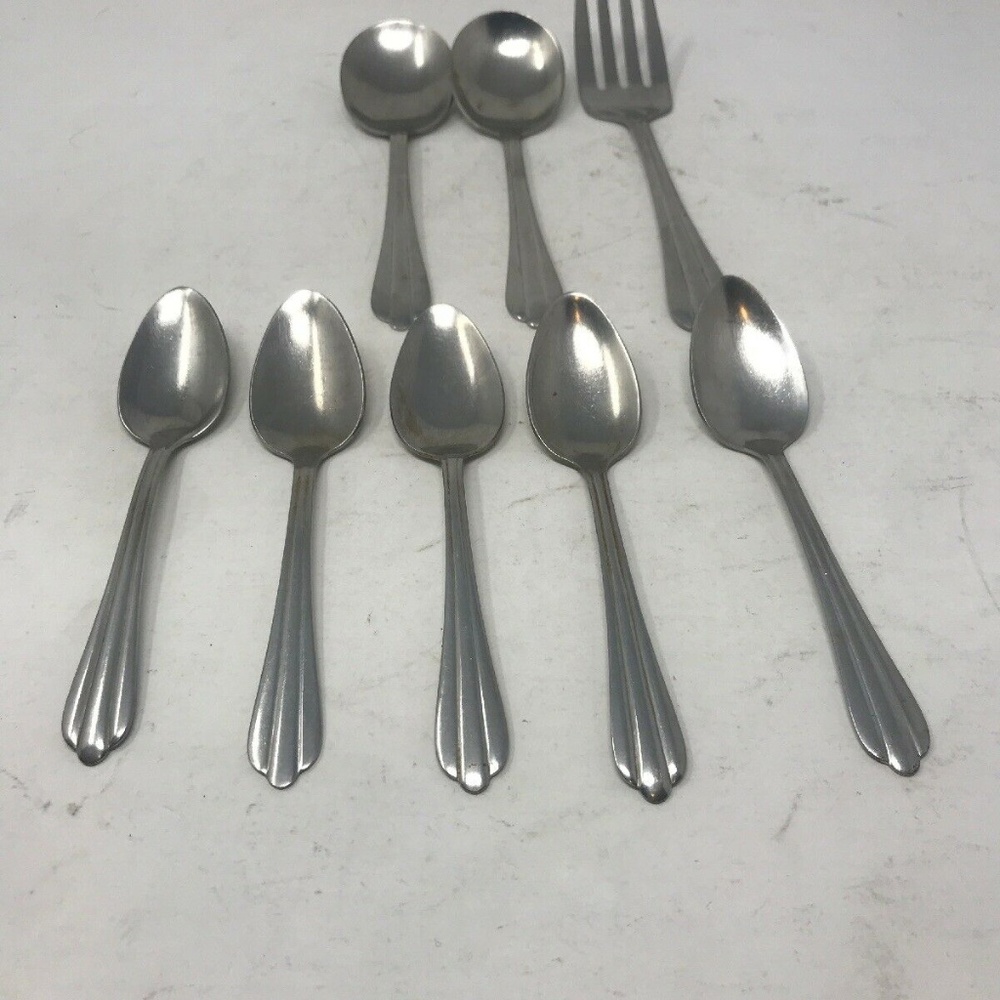 8 pc Partial Set Of Silverware Flatware